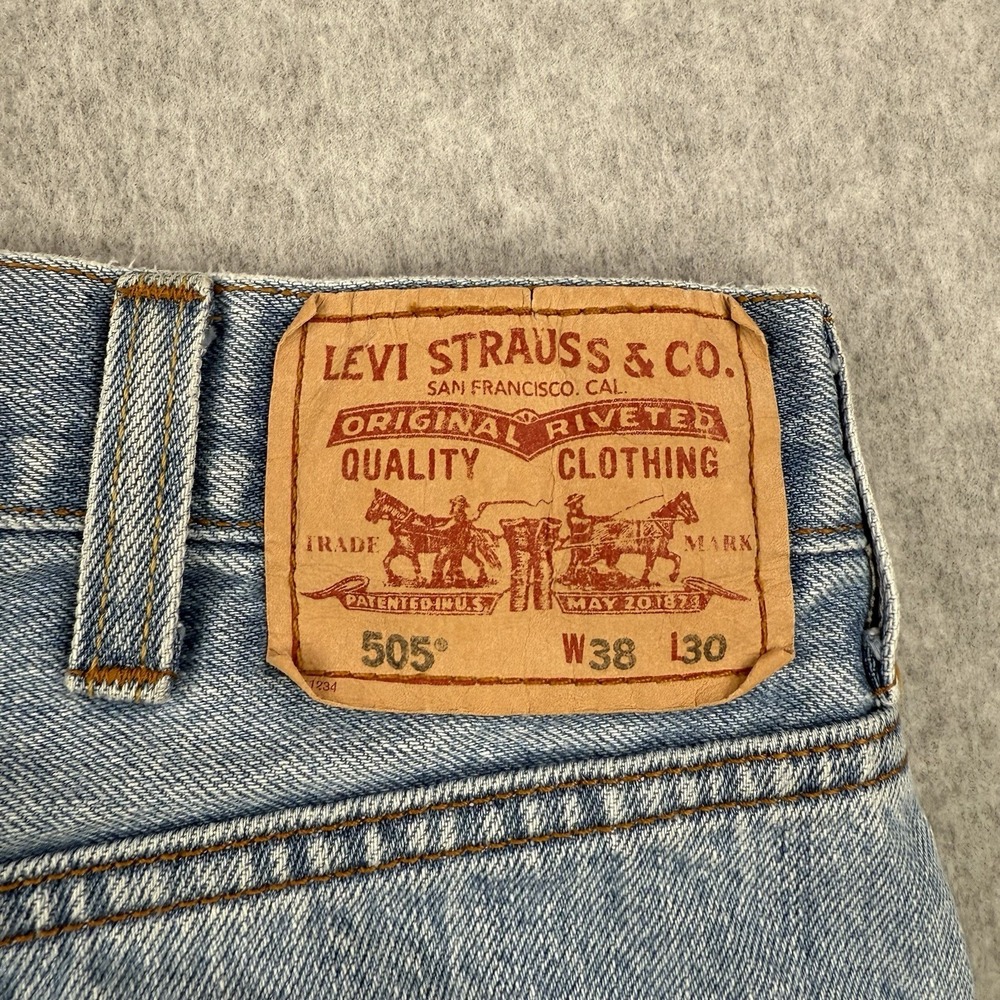 Vintage Levis Jeans Mens 38x30 Light Wash 505 Regular Straight Leg Y2K Denim - Picture 6 of 14